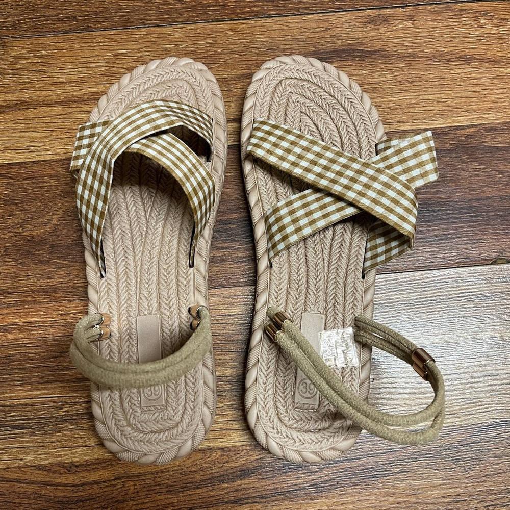 Cute Sandals size 7.5